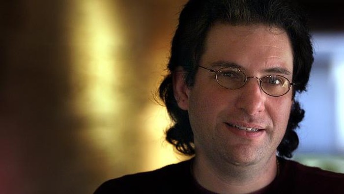 Kisah Hidup Kevin Mitnick: Dari Hacker Pemula Hingga Konsultan Keamanan