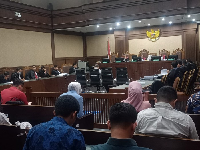 Anang Achmad Latif's Plea and Accusations Against Johnny G Plate