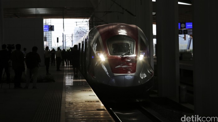 Perkembangan Teknologi Kereta Cepat WHOOSH di Indonesia